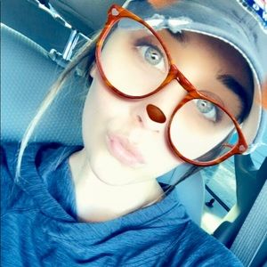 Meet your Posher, Tabitha